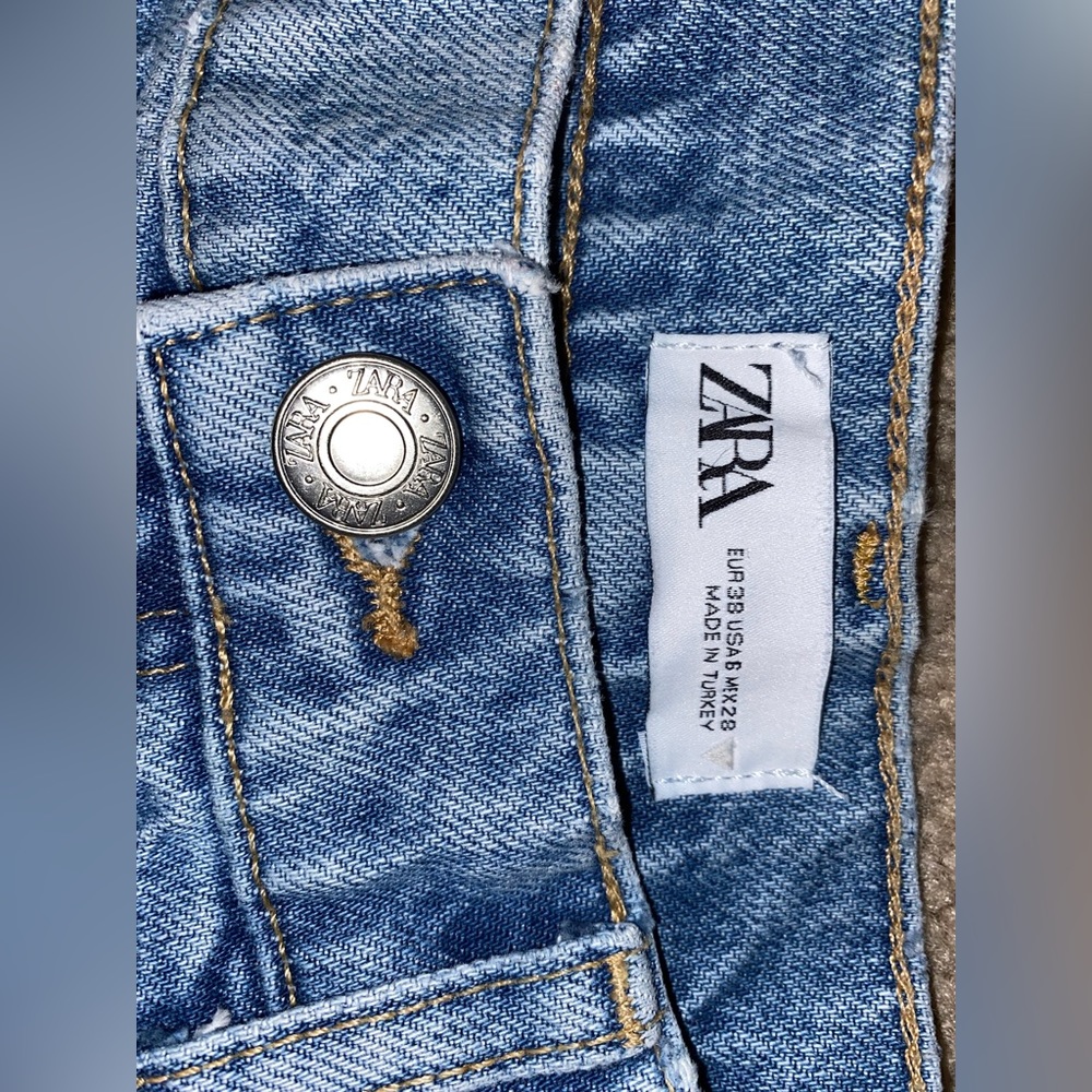 ZARA JEANS US SIZE 6